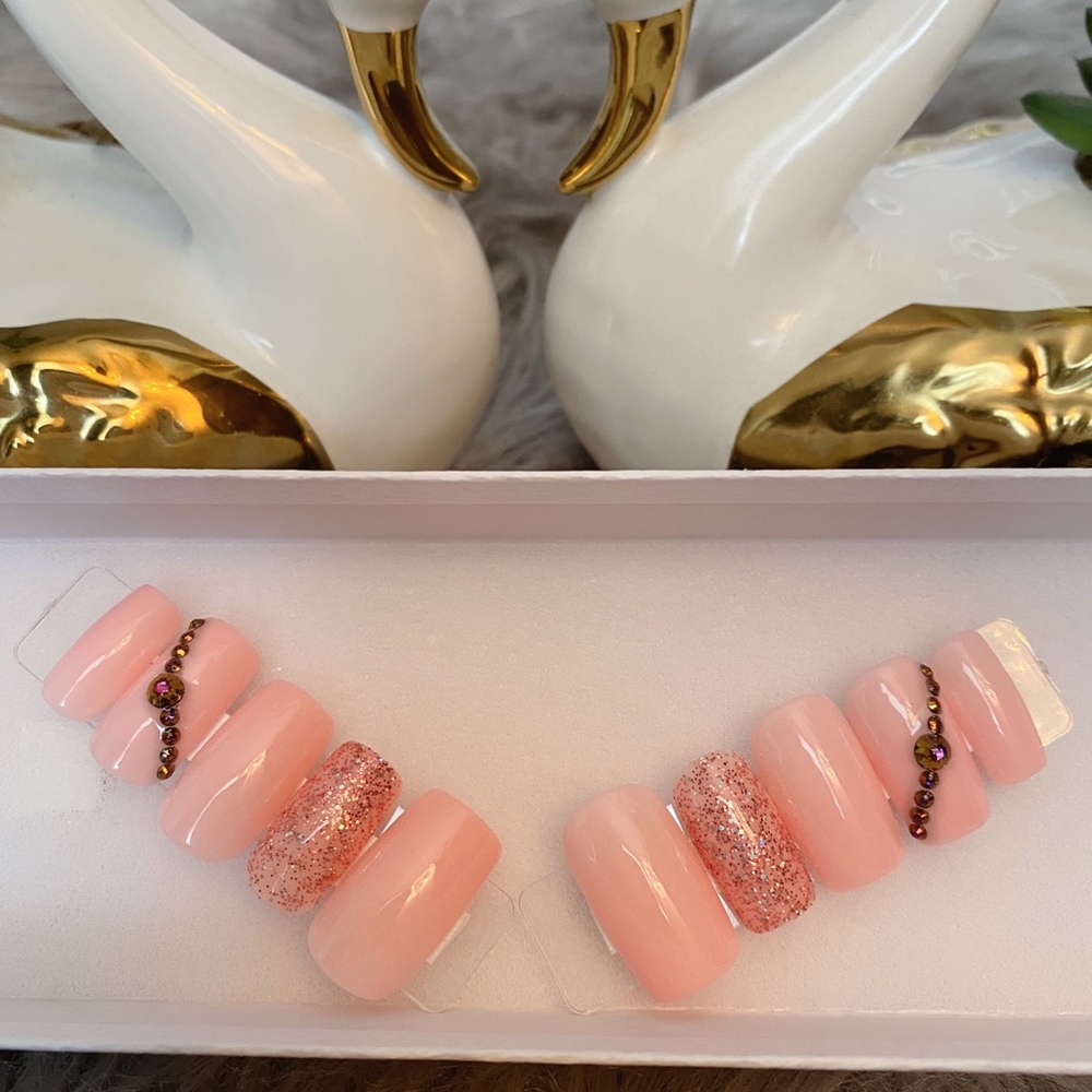 Press on nails